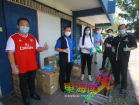 关丹商政党齐送暖   赠送彭州警方物资