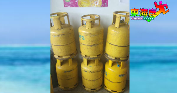 杂货商遭消费者举报非法出售液化石油气桶，6桶液化石油气遭充公。