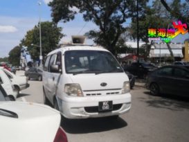 “管制令仍在执行”      广播车促民众回家