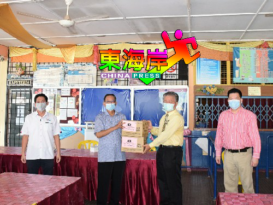 应对复课作准备  文冬马华捐华校手套防疫