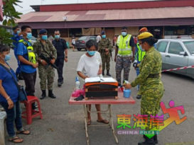 直凉警卫团联合警方   驻守巴刹监督人流