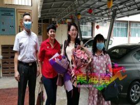 中正华小迎接礼  余秀玲  任  首位女校长