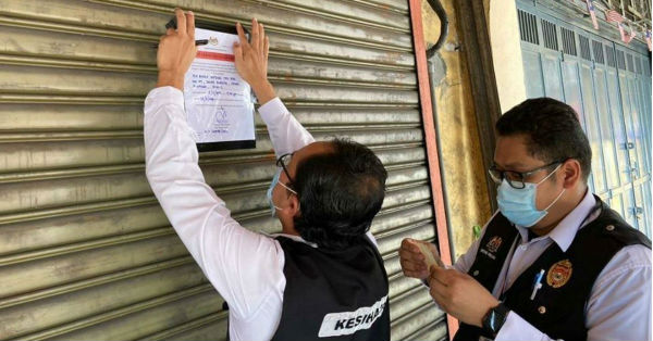 关丹县卫生局于本月15日，下令一间在马哥打路，被发现到没有遵守标准作业程序的商店关店。