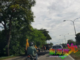 修路引发塞车      关丹往甘孟路塞约3公里