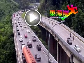 多车涌入东海岸 加叻大道堵塞