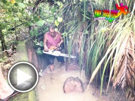 枯木阻塞大沟渠志消队冒雨清理