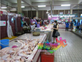 熟食业者减单．各早市集重开   关丹大巴刹鸡贩生意挫