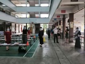 文德甲中华小学一校 家长回校领取学生课业