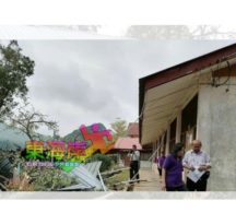 暴风雨袭布赖新村华小 吹走屋瓦  树倒毁走廊