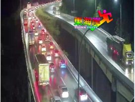 ◤更新报导◢抛锚拖格凌晨移开大道交通恢复顺畅 　
