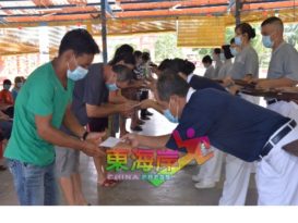 劳勿慈济发放慰问金 51 户水灾灾户受惠