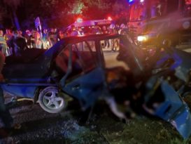 轿车洋灰罗厘相撞  六旬司机伤重惨死