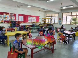哥打峇鲁中华幼儿园  复课首两个星期  学生轮流上课 　