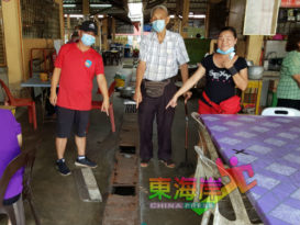 ◤林明小販中心◢溝蓋腐蝕   小心踩空！  小販促市會速更換