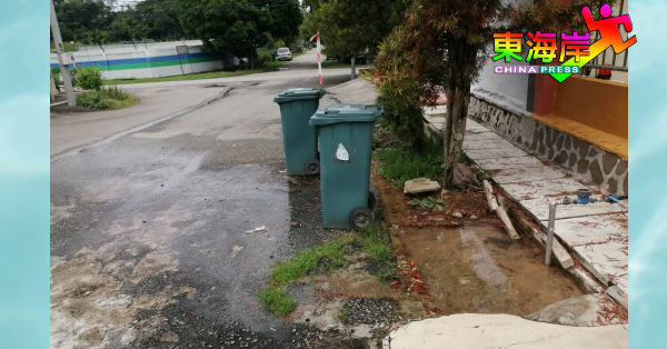 住宅区小巷地下水管爆破数周无人理会，自来水平白流失。