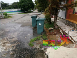 地下水管破数周       自来水平白流失