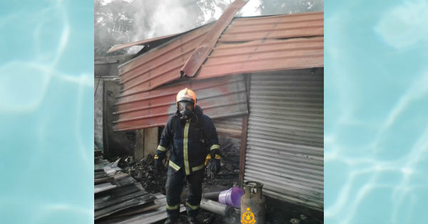 来自马兰消拯局的消拯员，在火灾现场展开失火肇因调查。