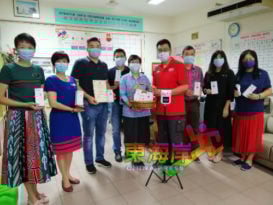 培才家教协会捐赠  测量计及站立式体温测量器