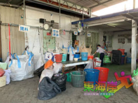 民众纷运旧衣服杂物回收   环保站复工 慈善不停歇