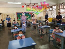 哥打峇鲁中正幼儿园  卡通人物迎学生返校（有视频）