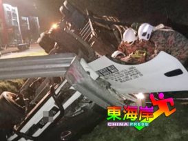 罗厘翻覆撞大道沟渠司机跟车员夹车内