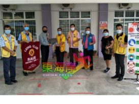 劳勿国际狮子会报效学警制服予中竞及沙班打二中学