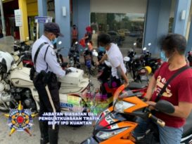 骑摩哆没戴头盔，罚！