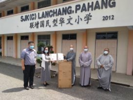 大马佛教大学 捐赠电脑桌给联增华小