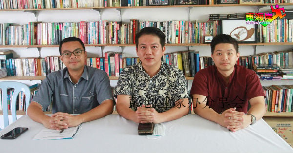 彭亨创业家协会理事呼吁民众踊跃报名。左起李健聪、唐进财及许殷瑜。
