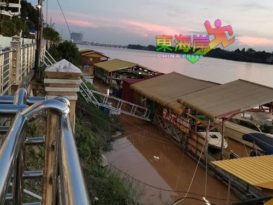 沿河建造成本不高   “船屋”为丹江河畔添特色
