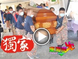 灵柩盖旗绕新村一周  志消队为林福华扶灵