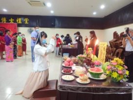 “网上连线中秋拜月”活动  穿汉服互动推广习俗