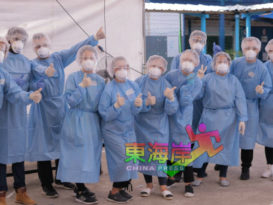克服心理障碍助收集资料 空姐卸制服穿PPE 上前线