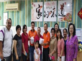 闽菜餐馆“福建印象”联合乡团   煮闽菜送年长乡亲