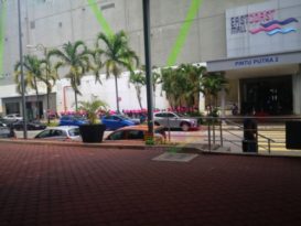 男童广场走廊行乞   市民呼吁福利局介入