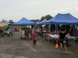 来自红区小贩摆摊   市民鼓噪 被勒令收摊