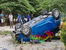 宝腾Iriz轿车翻覆  印裔司机受伤入院
