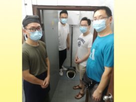 长期缺乏管理 公厕脏臭设施故障