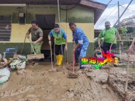 ◤登州水灾◢洪水消退留下厚厚污泥  灾黎回家收拾残局