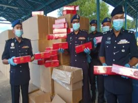 彭加兰乌比码头截3旅游船  水警起私烟 扣3船