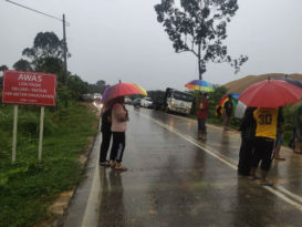 罗厘雨中失控   撞毙骑士