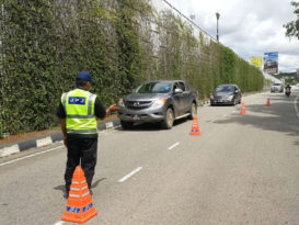 捉违规摩哆  “太黑”车镜     彭亨JPJ开80张罚单
