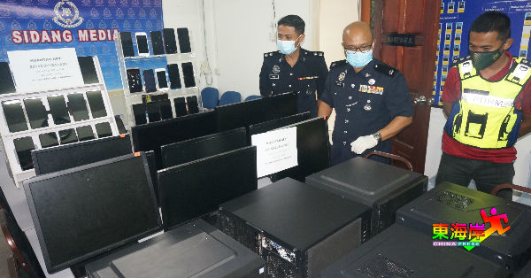 警方在行动中充公9台电脑及30台手机。