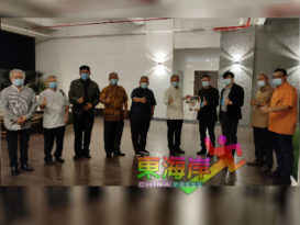 3羽球名宿义教清寒生   彭政府支持提供协助
