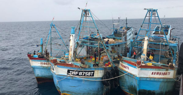 3艘越南渔船非法闯入我国海域而被扣查。