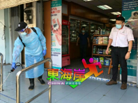 文冬社区有病例  李政贤组织志工助商家消毒