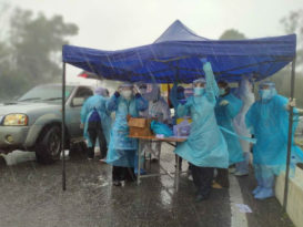 风雨无阻   医护人员站稳岗位
