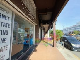 体育馆設方舱 市民虚惊    附近商店生意跌20％