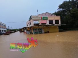 劳勿立卑路低洼商店厂家淹水 造成损失及进出不便