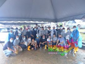 各地慈济志工分批到积罗及吉流水灾区赈灾慰问